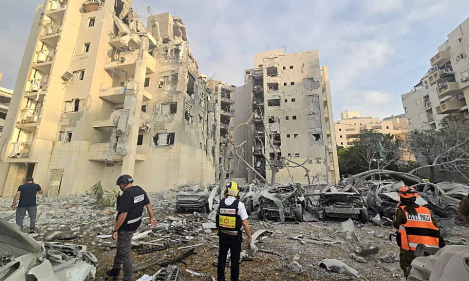 سقوط صاروخ إيراني في مدينة بئر السبع الإسرائيلية - 24 حزيران 2025 (القناة 13 الإسرائيلية)