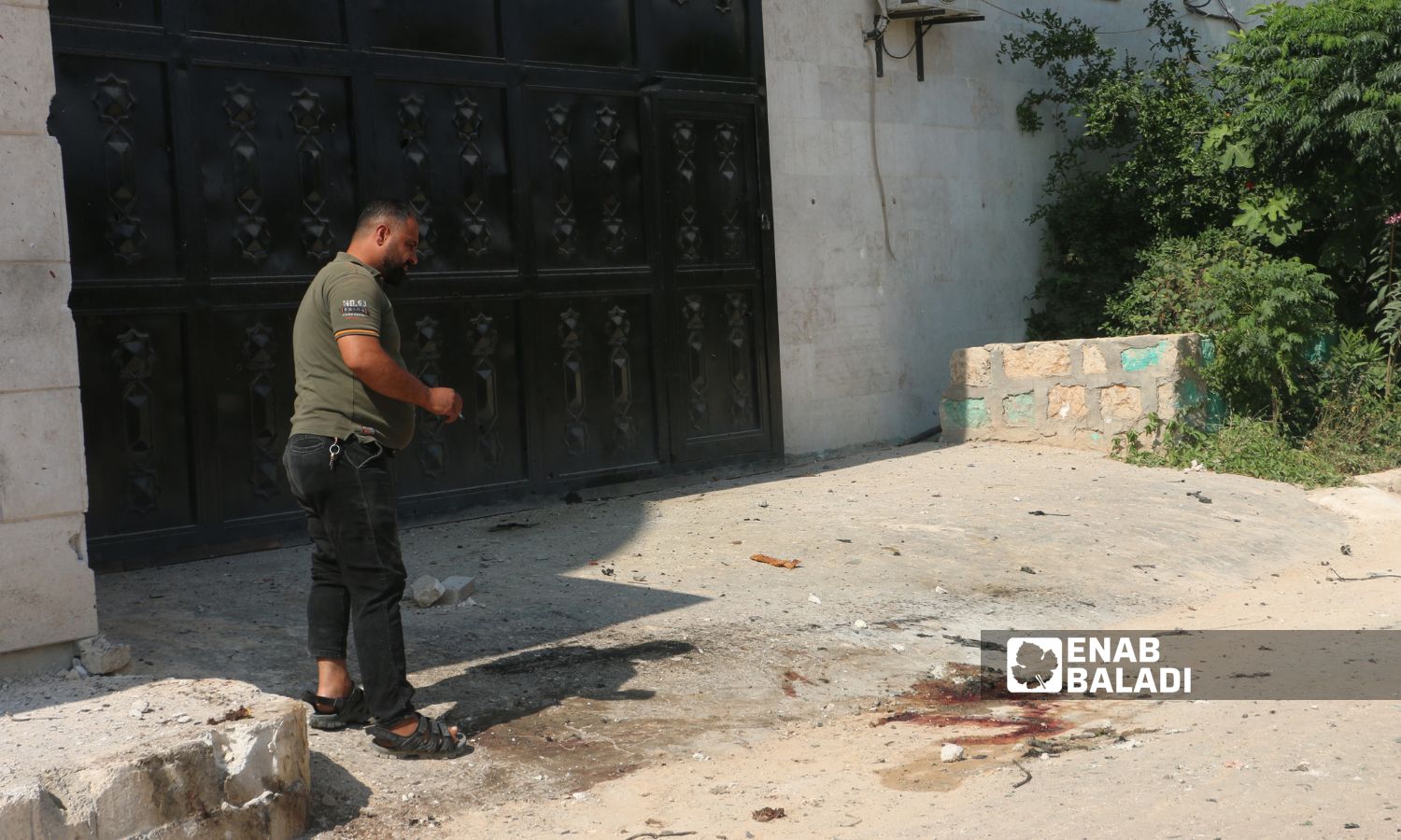 طيران مسيّر مجهول يستهدف دراجة نارية تقل شخصًا على طريق مدينة الدانا البردقلي بريف إدلب الشمالي - 10 حزيران 2025 (عنب بلدي/ محمد مصطو) طيران مسيّر مجهول يستهدف دراجة نارية تقل شخصًا على طريق مدينة الدانا البردقلي بريف إدلب الشمالي - 10 حزيران 2025 (عنب بلدي/ محمد مصطو)