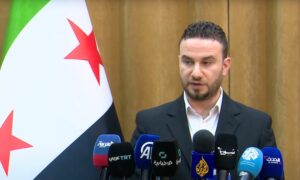 مؤتمر صحفي للمتحدث باسم وزارة الداخلية السورية على خلفية تفجير كنيسة مار الياس في دمشق - 22 حزيران 2025 (الإخبارية السورية)
