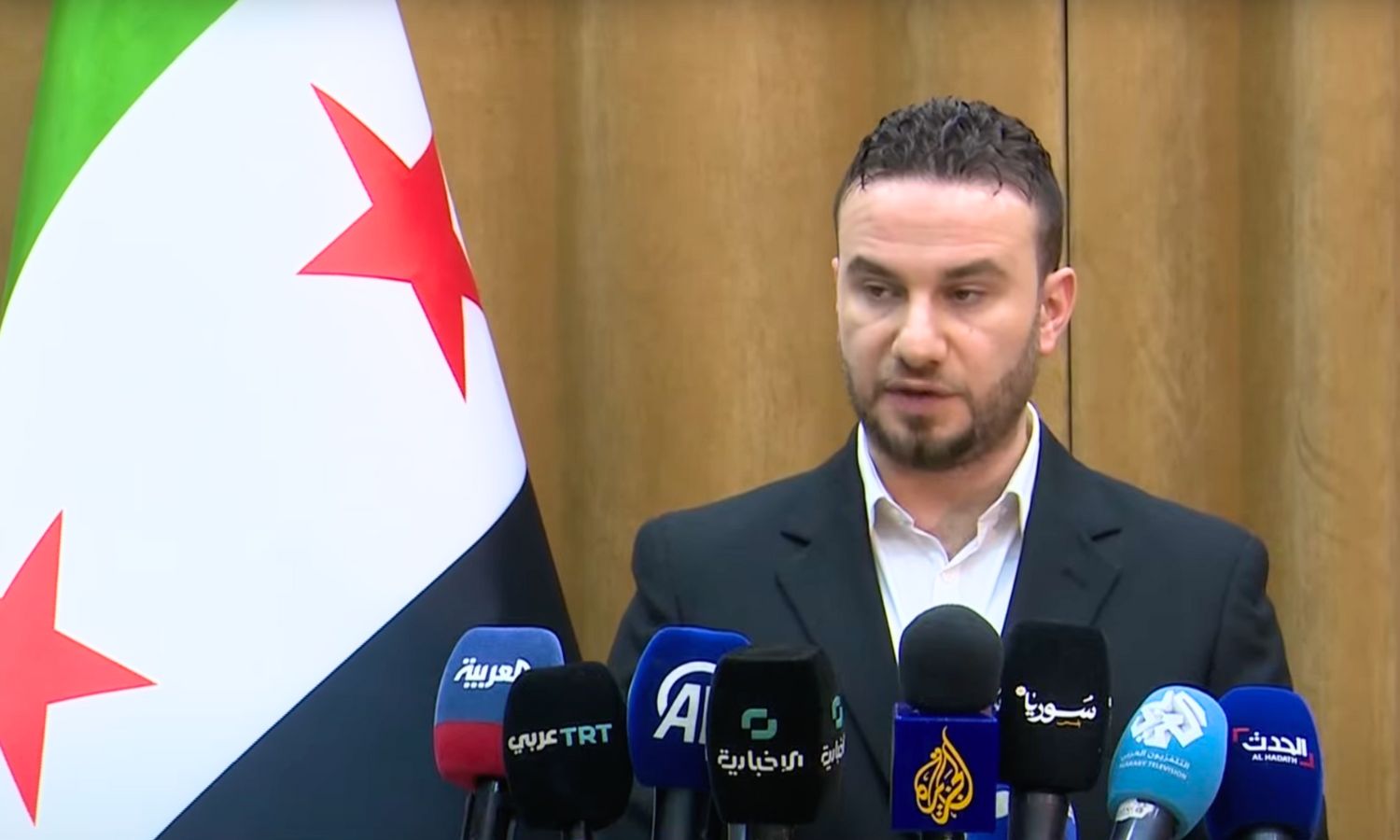 مؤتمر صحفي للمتحدث باسم وزارة الداخلية السورية على خلفية تفجير كنيسة مار الياس في دمشق - 22 حزيران 2025 (الإخبارية السورية)