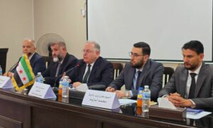 وزير المالية السوري وفريقه في اجتماع مع عدد من رجال الأعمال والصناعيين في درعا جنوبي سوريا- 14 حزيران 2025 (وزارة المالية)