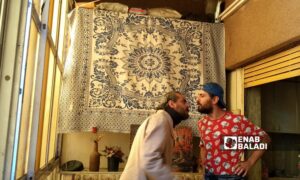 مشهد من مسرحية "كل عار وأنتم بخير" - دمشق 28 من أيار 2025 (عنب بلدي/ أمير حقوق)
