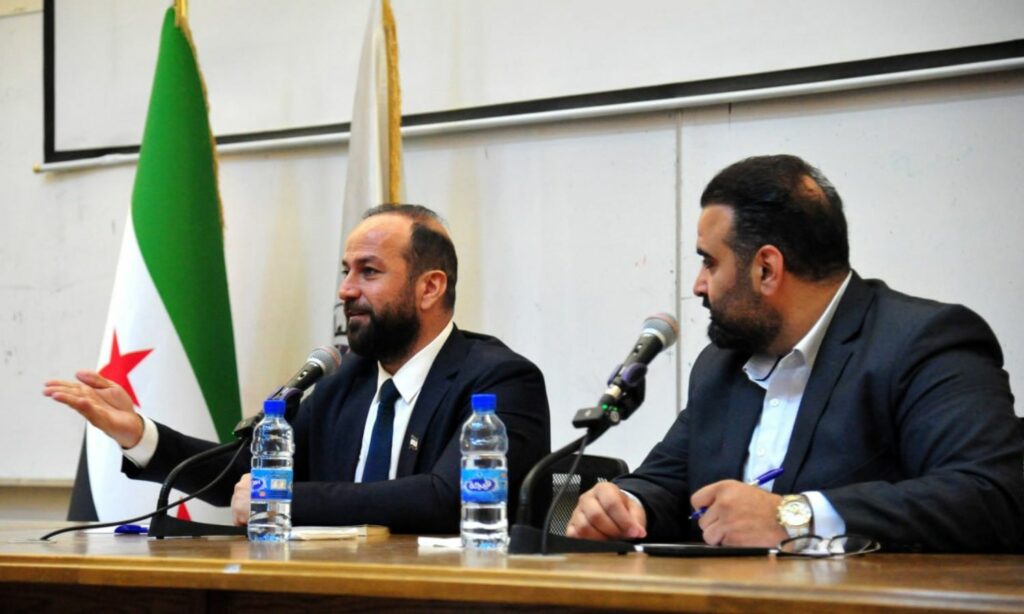 وزير الإعلام حمزة المصطفى في جلسة حوارية تناقش واقع الإعلام في سوريا - 19 حزيران 2025 (سانا)