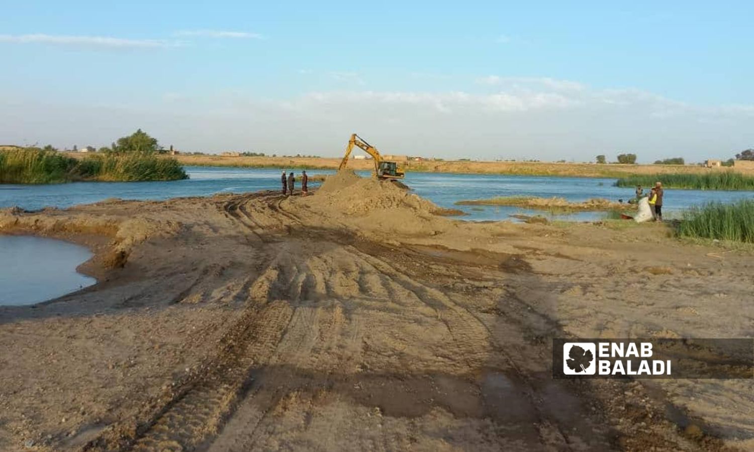 مقلع بحص في بلدة البغيلية بريف دير الزور الغربي - 23 حزيران 2025 (عنب بلدي/ عبادة الشيخ)