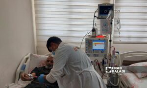 يواجه مرضى الفشل الكلوي في مدينتي رأس العين وتل أبيض خطرًا صحيًا - 17 حزيران 2025 (عنب بلدي)