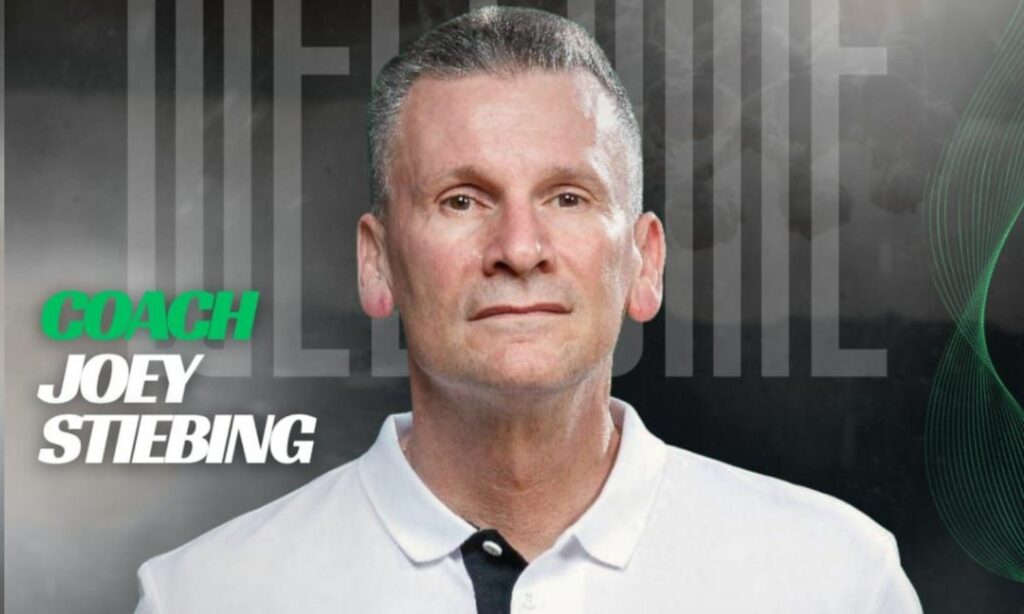 المدرب الأمريكي، جوزيف ستيبنغ، مدربًا للمنتخب السوري للرجال لكرة السلة (الاتحاد السوري لكرة السلة)