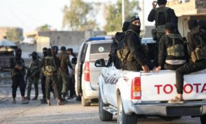الأمن العام يقبض على عدد من المتورطين في منطقة الميادين بمحافظة دير الزور في إطار الحملة الأمنية المشتركة مع وزارة الدفاع - 16 حزيران 2025 (محافظة دير الزور/فيسبوك)