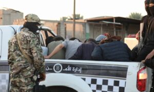 الأمن العام يقبض على عدد من المتورطين في منطقة الميادين بمحافظة دير الزور، في إطار الحملة الأمنية المشتركة مع وزارة الدفاع-16 حزيران 2025(محافظة دير الزور/فيس بوك)