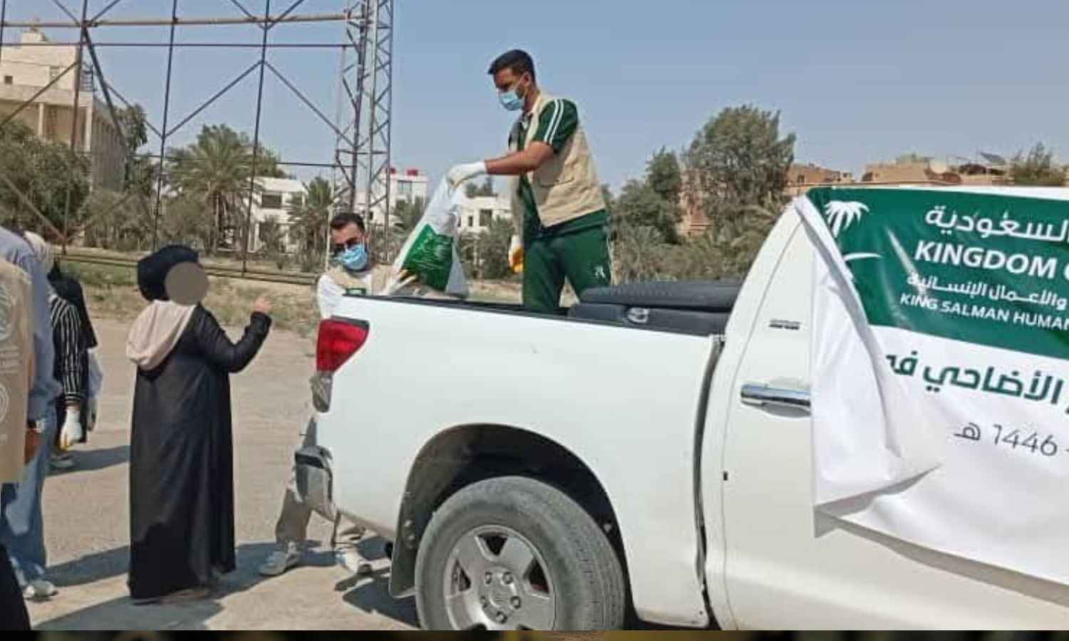 مركز الملك "سلمان للإغاثة" بالتعاون مع منظمة "بنيان" يوزعان الأضاحي في دير الزور - 7 من حزيران (محافظة دير الزور)