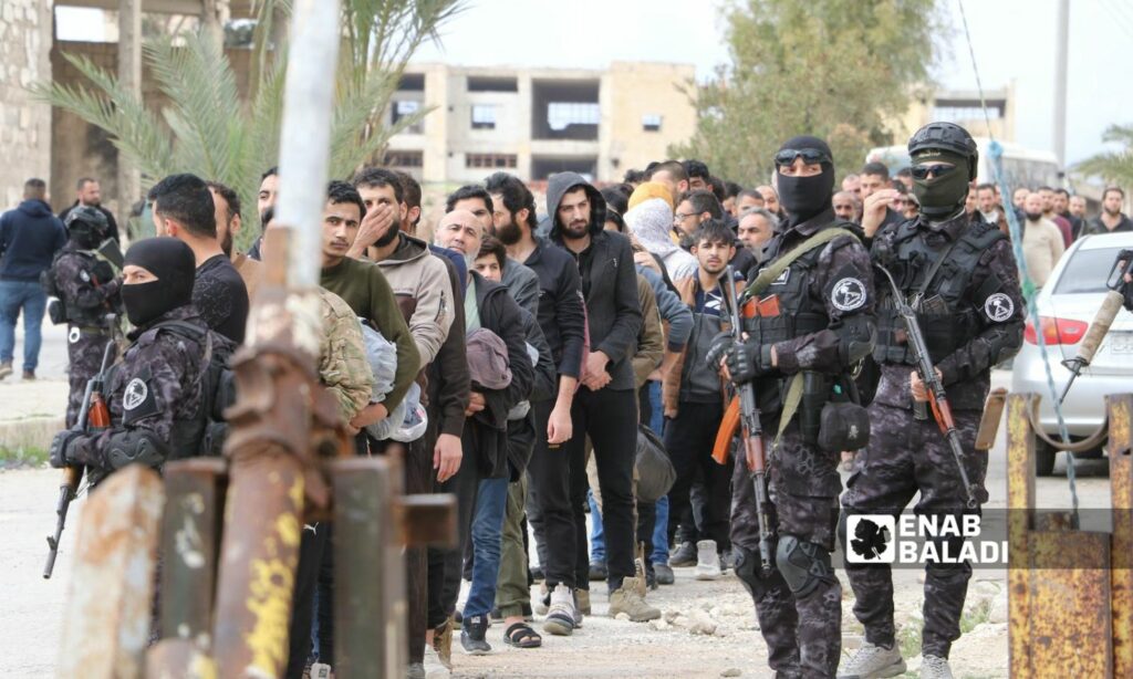 تبادلت الحكومة السورية وقوات سوريا الديمقراطية "قسد" نحو 250 موقوف ضمن اتفاقية في حلب شمالي سوريا - 3 نيسان 2025 (عنب بلدي/ محمد مصطو)