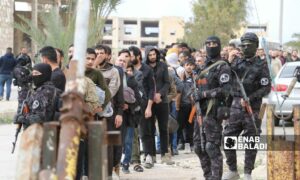 تبادلت الحكومة السورية وقوات سوريا الديمقراطية "قسد" نحو  250 موقوف ضمن اتفاقية في حلب شمالي سوريا - 3 نيسان 2025 (عنب بلدي/ محمد مصطو)
