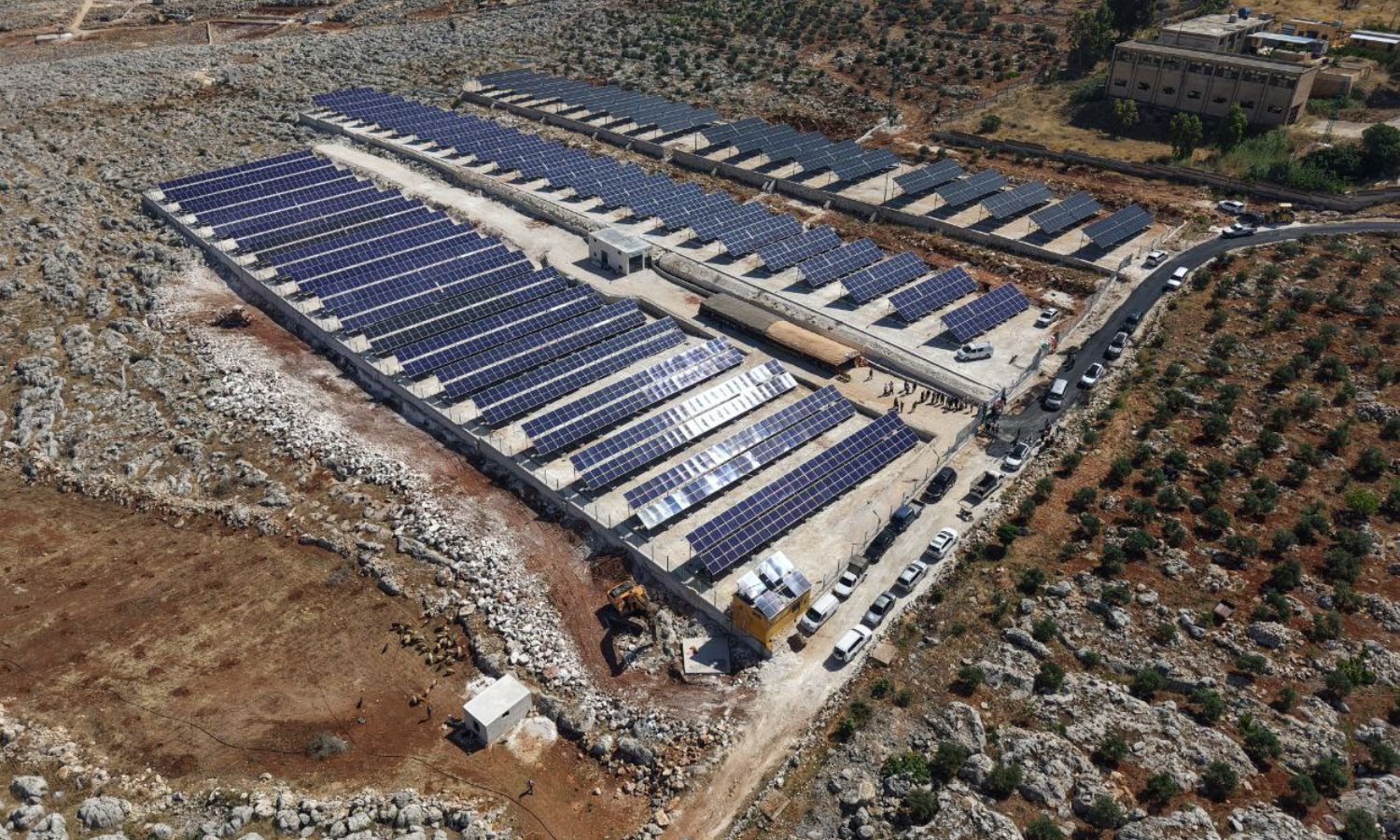 حقل طاقة شمسية لتشغيل محطة مياه العرشاني في إدلب - 24 أيار 2025 (وزارة الطاقة السورية)