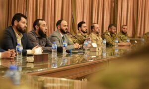 محافظ حلب يلتقي مجموعة من العسكريين والقادة في الجيش السوري بينهم سيف بولاد (أبو بكر) المعاقب أوروبيًا في أيار 2025- 27 حزيران 2025 (محافظة حلب)
