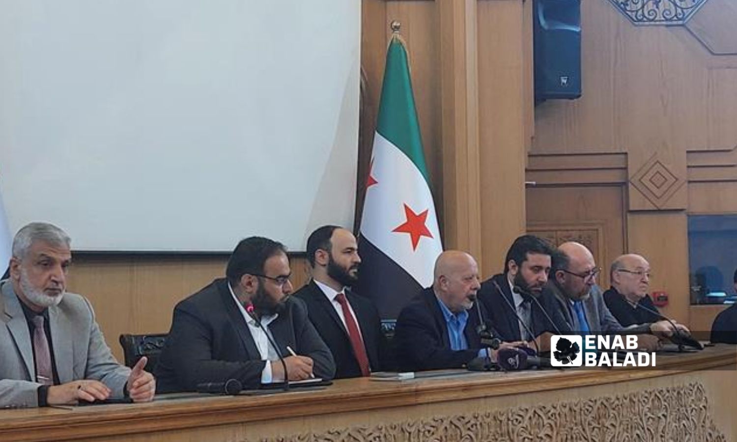 اجتماع وزير الاقتصاد والصناعة ومحافظ حلب مع صناعيين وممثلين فعاليات تجارية من مدينة حلب_ 22 حزيران 2025 (عنب بلدي/ محمد ديب بظت)