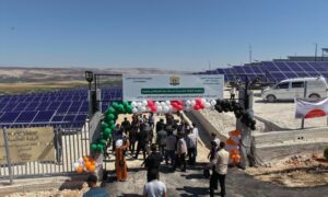 افتتاح حقل طاقة شمسية لتشغيل محطة مياه العرشاني في إدلب - 24 أيار 2025 (وزارة الطاقة السورية)