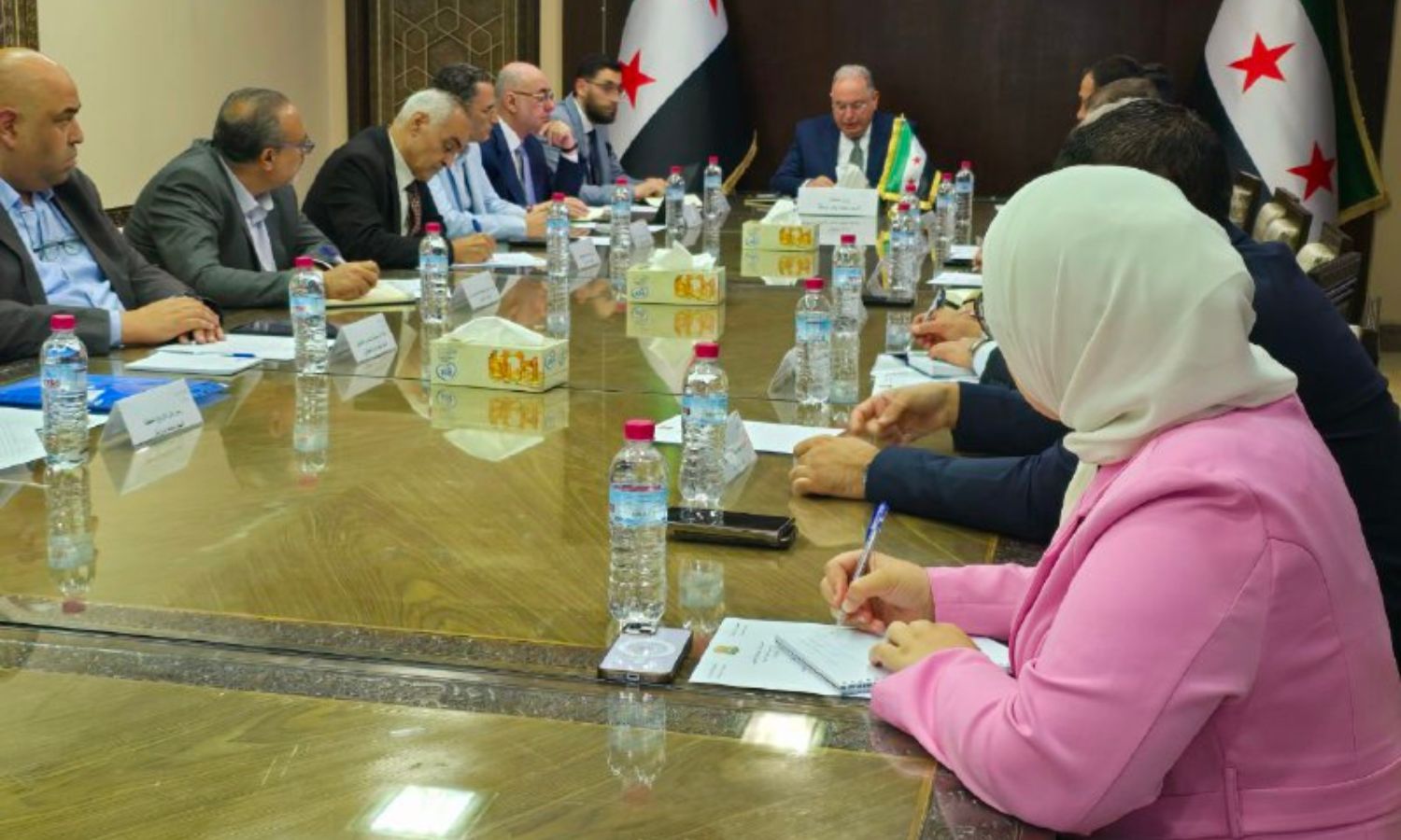اجتماع لجنة الاصلاح الضريبي برئاسة وزير المالية محمد يسر برنية في مقر وزارة المالية،13 حزيران 2025، (وزارة المالية)
