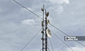لواقط وأبراج عشوائية لتشغيل الشبكات في مدينة رأس العين - 10 حزيران 2025 (عنب بلدي)