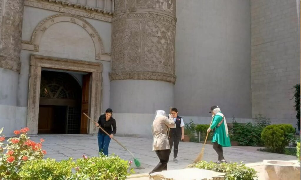 تنظيف المتحف الوطني بدمشق من قبل فرق تطوعية - 4 أيار 2025 (جمعية أصدقاء المتاحف والمواقع الأثرية)