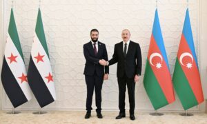 الرئيس السوري أحمد الشرع يصل إلى أذربيجان ويلتقي الرئيس إلهام علييف - 12 تموز 2025 (حساب علييف/ إكس)