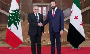 رئيس سوريا في المرحلة الانتقالية أحمد الشرع يستقبل رئيس الوزراء اللبناني نواف سلام - 14 نيسان 2025 (سانا)