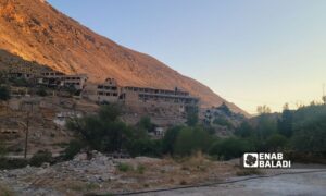 منطقة حرم النبع غير المباشر المستملك في قرية عين الفيجة  - 18 حزيران 2025 (سندريلا البلعة/عنب بلدي)
