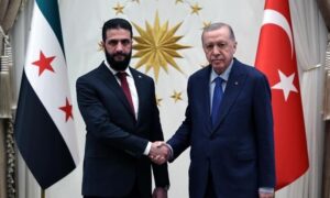 الرئيس التركي رجب طيب أردوغان يقول إن الرئيس السوري أحمد الشرع اتخذ موقفًا حازمًا حول أحداث مدينة السويداء 17 تموز 2025 (وكالة الأناضول)