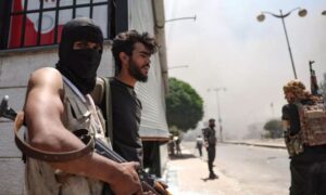 توافد مقاتلون من العشائر السورية على السويداء لدعم البدو الذين يشتبكون مع مقاتلين دروز - 19 تموز 2025(فرانس برس/ عمر حاج قدور)