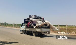 نازحون من بدو السويداء باتجاه محافظة درعا - 23 تموز 2025 (عنب بلدي/ محجوب الحشيش)
