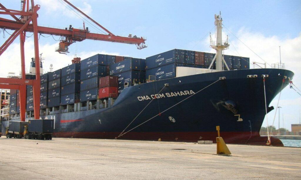 وصول باخرة CMA CGM SAHARA إلى مرفأ طرطوس - 8 تموز 2025 (محافظة طرطوس/ فيسبوك)