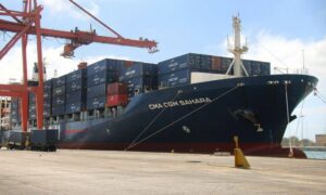 وصول باخرة CMA CGM SAHARA إلى مرفأ طرطوس - 8 تموز 2025 (محافظة طرطوس/ فيسبوك)