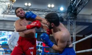 الملاكم بشار الشوفي أثناء نزاله مع غريمه الإيراني في بطولة FFC في سلطنة عمان - 28 حزيران 2025 (Oman FFC)  
