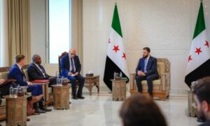 الرئيس السوري أحمد الشرع يستقبل وزير الخارجية البريطاني ديفيد لامي في دمشق - 5 تموز 2025 (رئاسة الجمهورية)