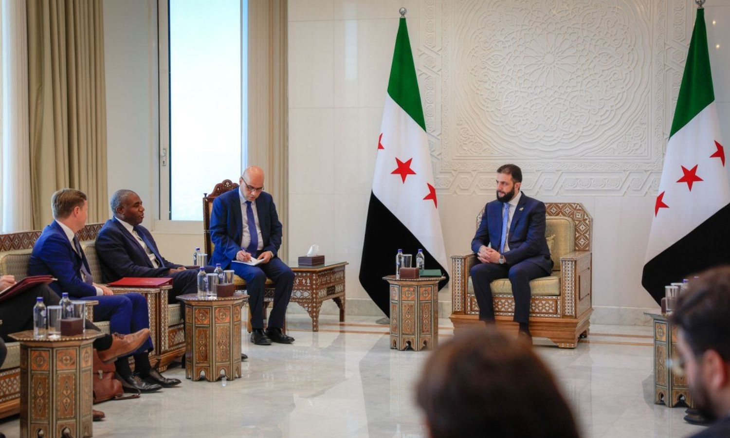 الرئيس السوري أحمد الشرع يستقبل وزير الخارجية البريطاني ديفيد لامي في دمشق - 5 تموز 2025 (رئاسة الجمهورية)