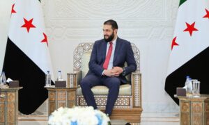الرئيس السوري للمرحلة الانتقالية أحمد الشرع يلتقي وفدًا من اتحاد الغرف والبورصات السلعية التركية - 10 تموز 2025 (رئاسة الجمهورية)