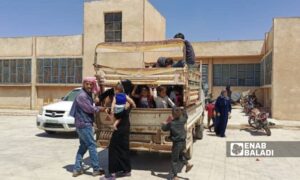 نزوح أهالي بدو السويداء إلى مركز إيواء في بلدة غصم بريف درعا الشرقي 
-18 تموز 2025(عنب بلدي/محجوب الحشيش)