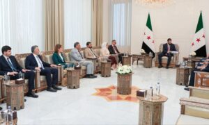 رئيس الجمهورية العربية السورية السيد أحمد الشرع يتسلّم النسخة النهائية من النظام الانتخابي المؤقت لمجلس الشعب- 26 تموز 2025 (رئاسة الجمهورية العربية السورية)
