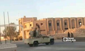 عناصر من وزراة الدفاع في مدينة البوكمال خلال الحملة الامنية- 6 تموز 2025(عنب بلدي/خاص).