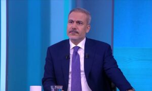 وزير الخارجية التركي هاكان فيدان في مقابلته مع قناة إن تي في - 25 تموز 2025 (NTV/ إكس)
