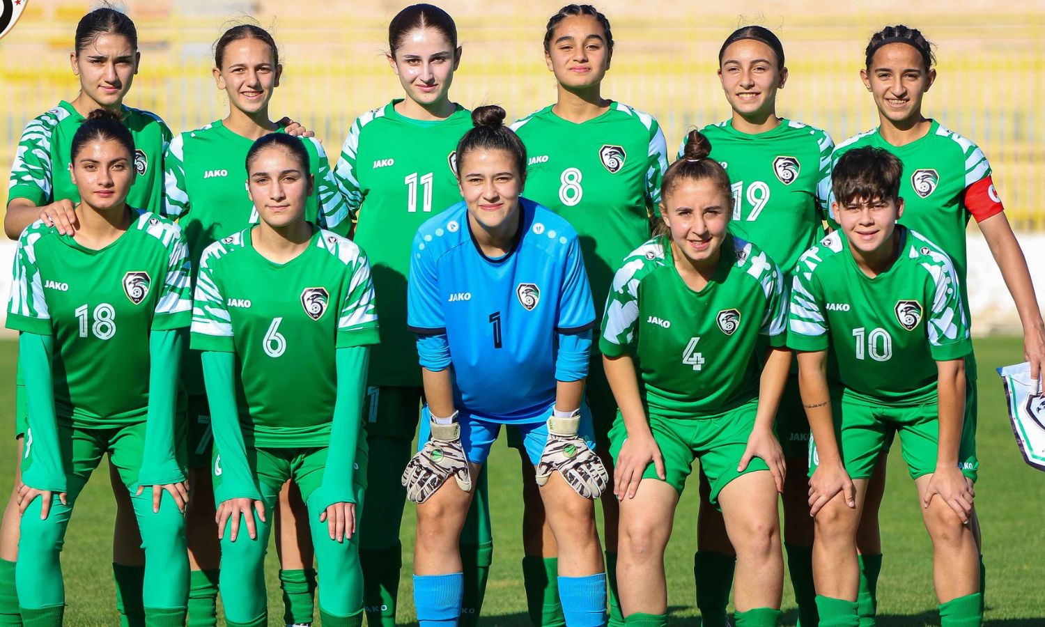 المنتخب الوطني للشابات لكرة القدم عقب المباراة الودية مع المنتخب الأردني -25 تموز 2025 (الاتحاد السوري لكرة القدم/فيسبوك)