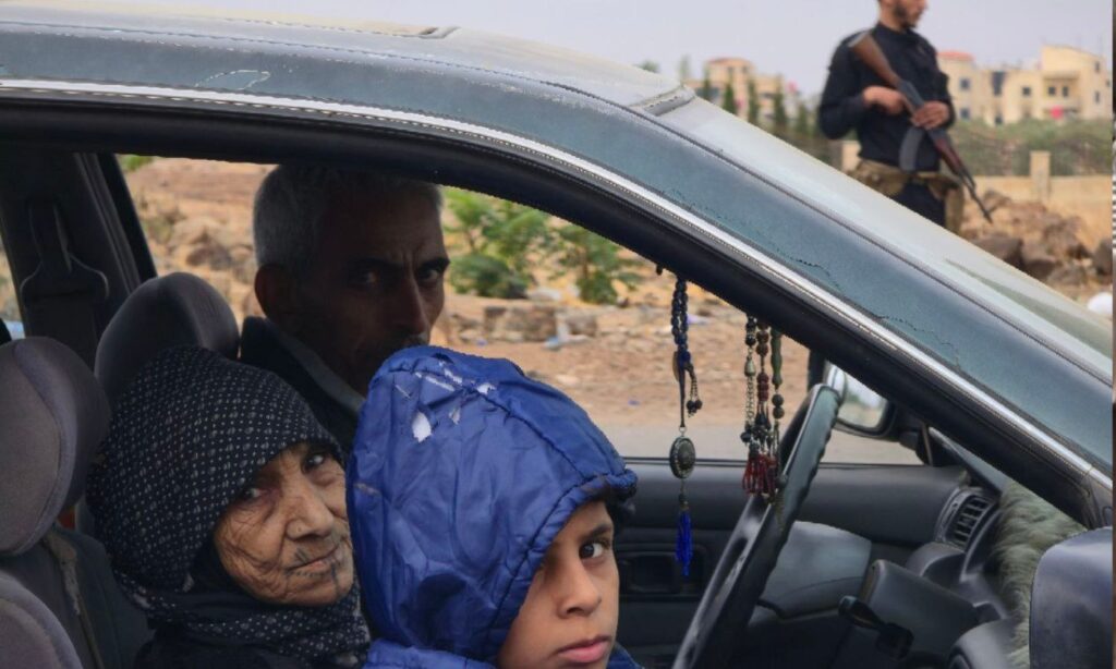 إجلاء عائلات من البدو من السويداء إلى بصر الحرير في درعا - 21 تموز 2025 (محافظة درعا/تلجرام)