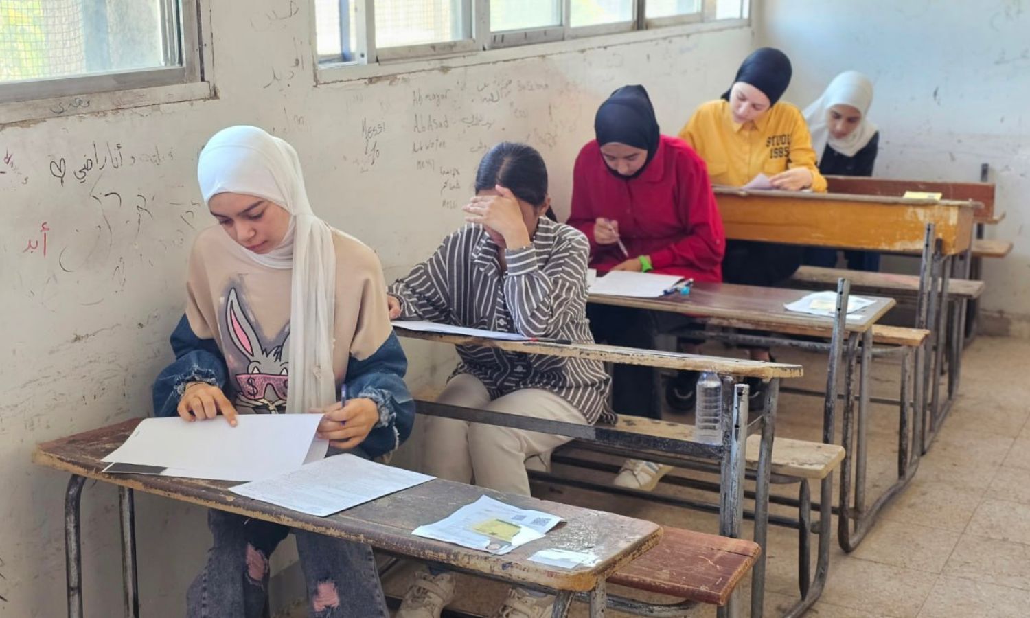 جولة معاون وزير التربية والتعليم يوسف عنان على المراكز الامتحانية لطلبة التعليم الأساسي العام في منطقة الدويلعة بدمشق- 24 حزيران 2025(وزارة التربية/تلجرام)