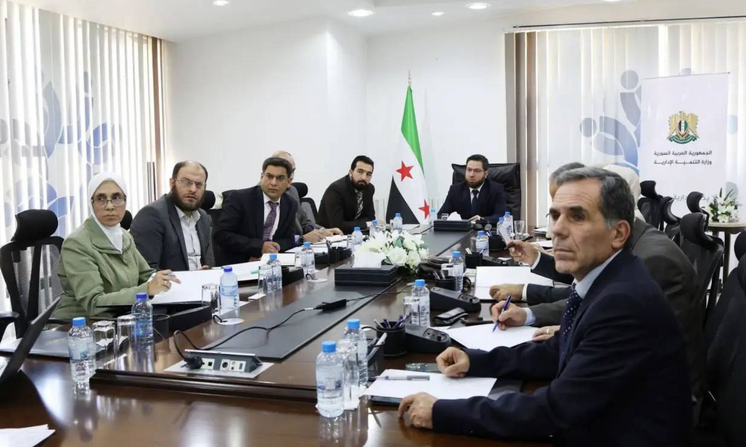 اللجنة المكلفة بصياغة مشروع قانون الخدمة المدنية تعقد أولى جلساتها في دمشق-2 تموز 2025(التنمية الإدارية/فيس بوك)