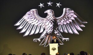 الرئيس السوري للمرحلة الانتقالية أحمد الشرع خلال حفل إشهار الهوية البصرية السورية الجديدة - 3 تموز 2025 (سانا)
