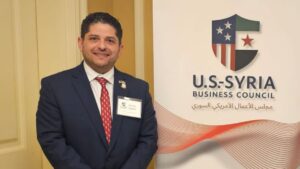 عضو مجلس الأعمال الأمريكي- السوري لؤي الحمصي خلال مشاركته في مؤتمر "SYNC25" بفندق البوابات السبع بدمشق- 9 آب 2025 (عنب بلدي/ وسيم العدوي)