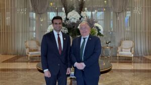 وزير المالية السوري محمد برنية يلتقي عضو الكونجرس الأمريكي ابراهام حمادة في دمشق - 10 آب 2025 (لينكد إن)