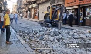 محافظة دمشق تعيد تأهيل الشارع الواصل بين منطقة باب توما وباب شرقي - 6 آب 2025 (عنب بلدي / أنس الخولي)