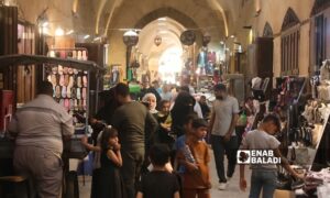 النشاط التجاري داخل سوق الجمرك بحلب - 23 تموز 2025 (محمد مصطو/ عنب بلدي)