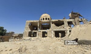 مسجد عثمان بن عفان بحي المطار القديم في دير الزور - 20 تموز 2025 (عنب بلدي/ عبادة الشيخ)

