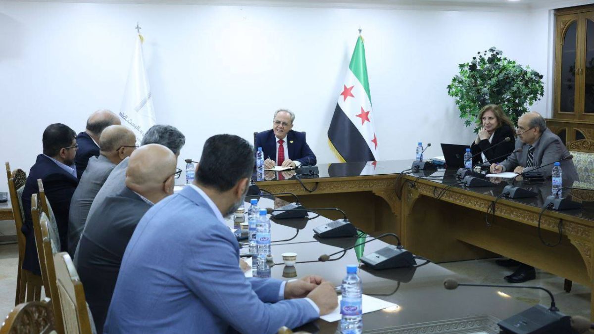 اجتماع وزير التعليم العالي والبحث العلمي مع لجنة الشؤون القانونية في الأمانة العامة لرئاسة الجمهورية مناقشة القوانين والمراسيم التي تتطلب التعديل أو الإلغاء - 31 تموز 2025 (وزارة التعليم/فيسبوك)
