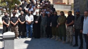 رئيس الطائفة الروحية للموحدين الدروز حكمت الهجري يجتمع بقادة الفصائل العسكرية المحلية لتشكيل قوات الحرس الوطني - 23 آب 2025 (المكتب الإعلامي لقوات الحرس الوطني) 